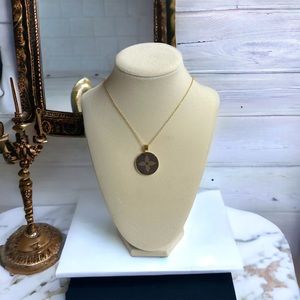 💲ALE 🏷️ LV Fluer Stamp Pendant Necklace 🔥